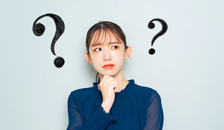 画像：はてなが浮かぶ女性